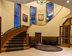 Mammoth Hot Springs & Cabins - Inside the Park
