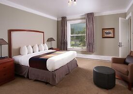 Mammoth Hot Springs & Cabins - Inside the Park