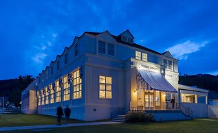 Mammoth Hot Springs & Cabins - Inside the Park