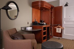 Mammoth Hot Springs & Cabins - Inside the Park