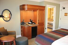 Mammoth Hot Springs & Cabins - Inside the Park