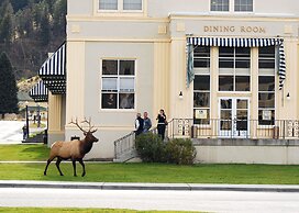Mammoth Hot Springs & Cabins - Inside the Park