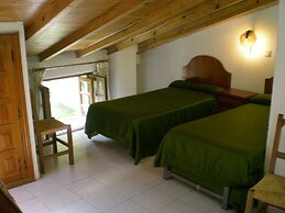 Hotel Puerta Romeros