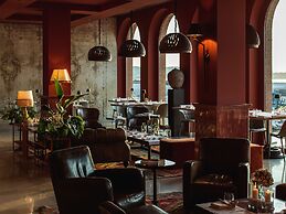 SeePort Hotel