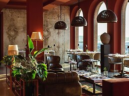 SeePort Hotel