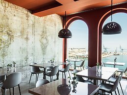 SeePort Hotel