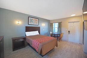 Sunrise Inn by OYO Titusville FL