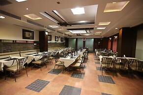 Silver Cloud Hotel & Banquets Ahmedabad