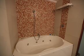 Silver Cloud Hotel & Banquets Ahmedabad