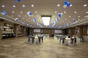 Silver Cloud Hotel & Banquets Ahmedabad