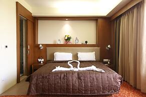 Silver Cloud Hotel & Banquets Ahmedabad