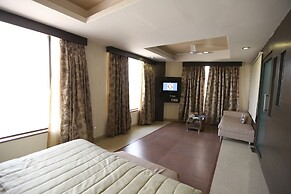 Silver Cloud Hotel & Banquets Ahmedabad