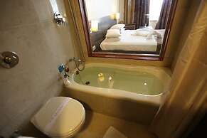 Silver Cloud Hotel & Banquets Ahmedabad