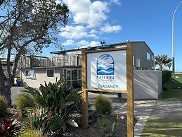 Bailey's At The Beach Motel