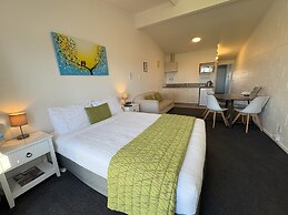 Bailey's At The Beach Motel