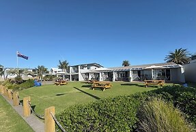 Bailey's At The Beach Motel