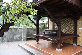 Batur Lakeside Huts