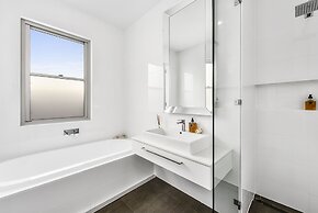 Aloha Waterfront Properties