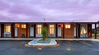 Silver Oaks Motel