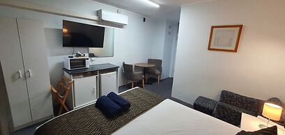 Silver Oaks Motel