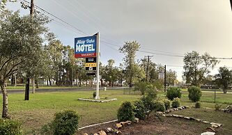 Silver Oaks Motel