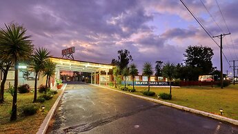 Silver Oaks Motel