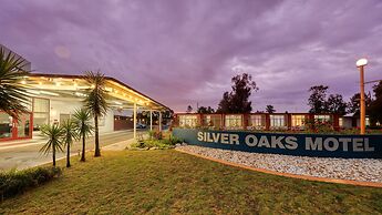 Silver Oaks Motel