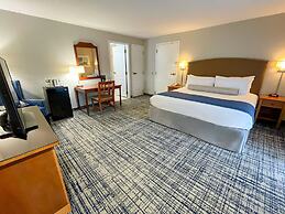 Water's Edge Resort & Spa