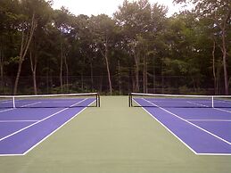 Water's Edge Resort & Spa