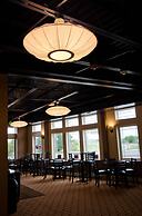 AAshram Hotel by Niagara River