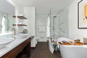 The Art Hotel Denver, Curio Collection by Hilton