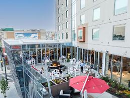 The Art Hotel Denver, Curio Collection by Hilton