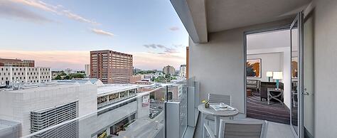 The Art Hotel Denver, Curio Collection by Hilton