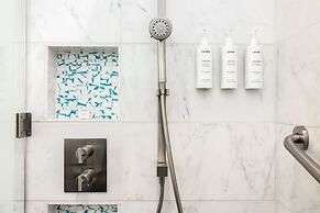 The Art Hotel Denver, Curio Collection by Hilton