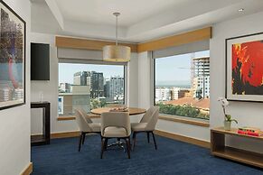 The Art Hotel Denver, Curio Collection by Hilton