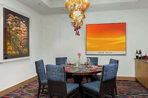 The Art Hotel Denver, Curio Collection by Hilton