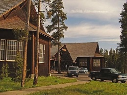 Lake Lodge Cabins - Inside the Park