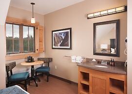 Canyon Lodge & Cabins - Inside the Park