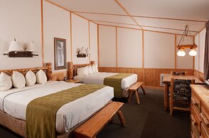 Canyon Lodge & Cabins - Inside the Park