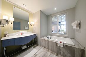 Grand Bohemian Charleston, Autograph Collection