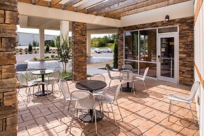 Courtyard Hot Springs