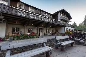 Lake McDonald Lodge - Inside the Park