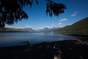 Village Inn At Apgar - Inside the Park