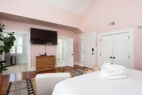 The Quarters on Spring