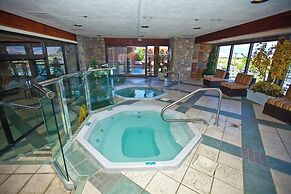 Carson Valley Motor Lodge & Suites