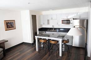 Carson Valley Motor Lodge & Suites