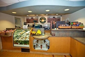 Carson Valley Motor Lodge & Suites