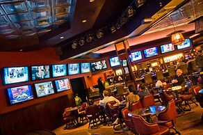 Carson Valley Motor Lodge & Suites