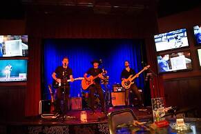 Carson Valley Motor Lodge & Suites