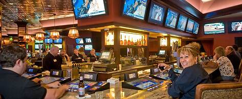 Carson Valley Motor Lodge & Suites